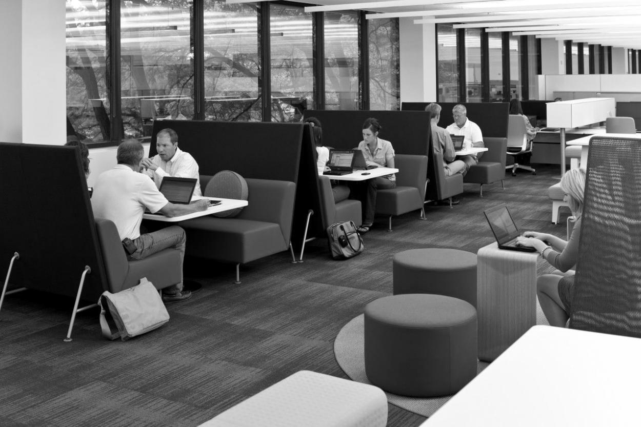 Online interactive exercise for business communication skills